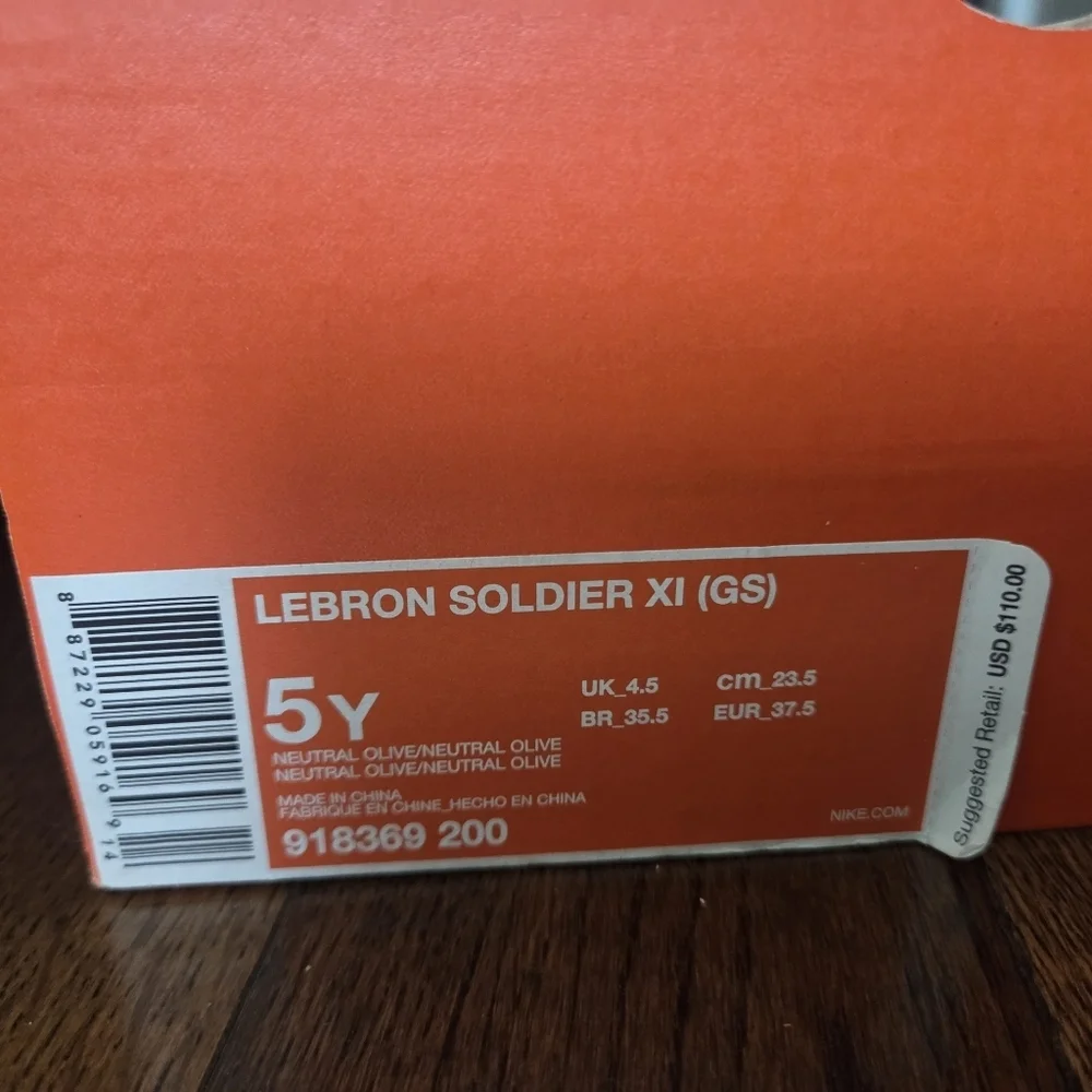 Lebron Soldier XI (GS) Sneaker Size 5Y